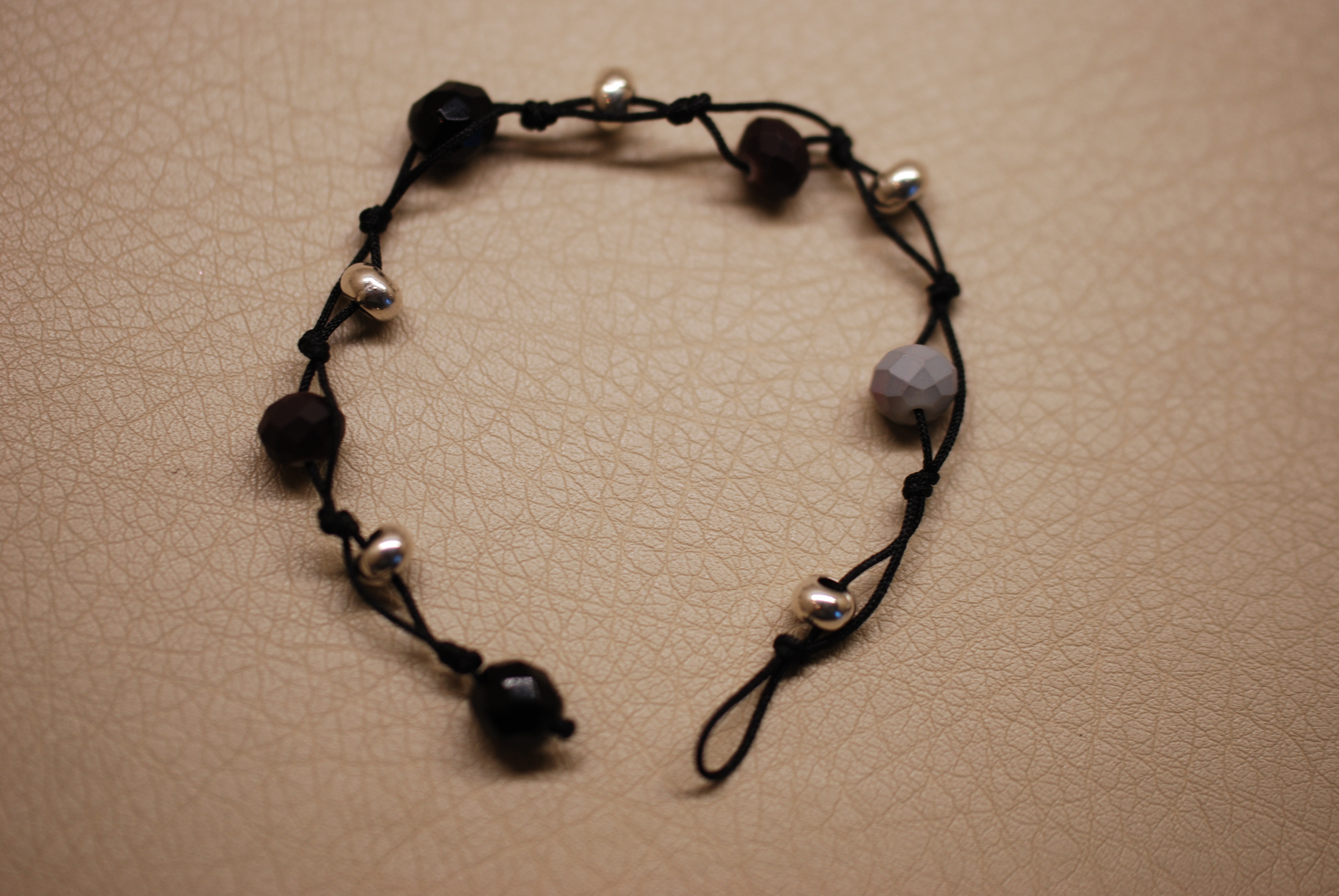 tp1-bracelet-perle-noeud